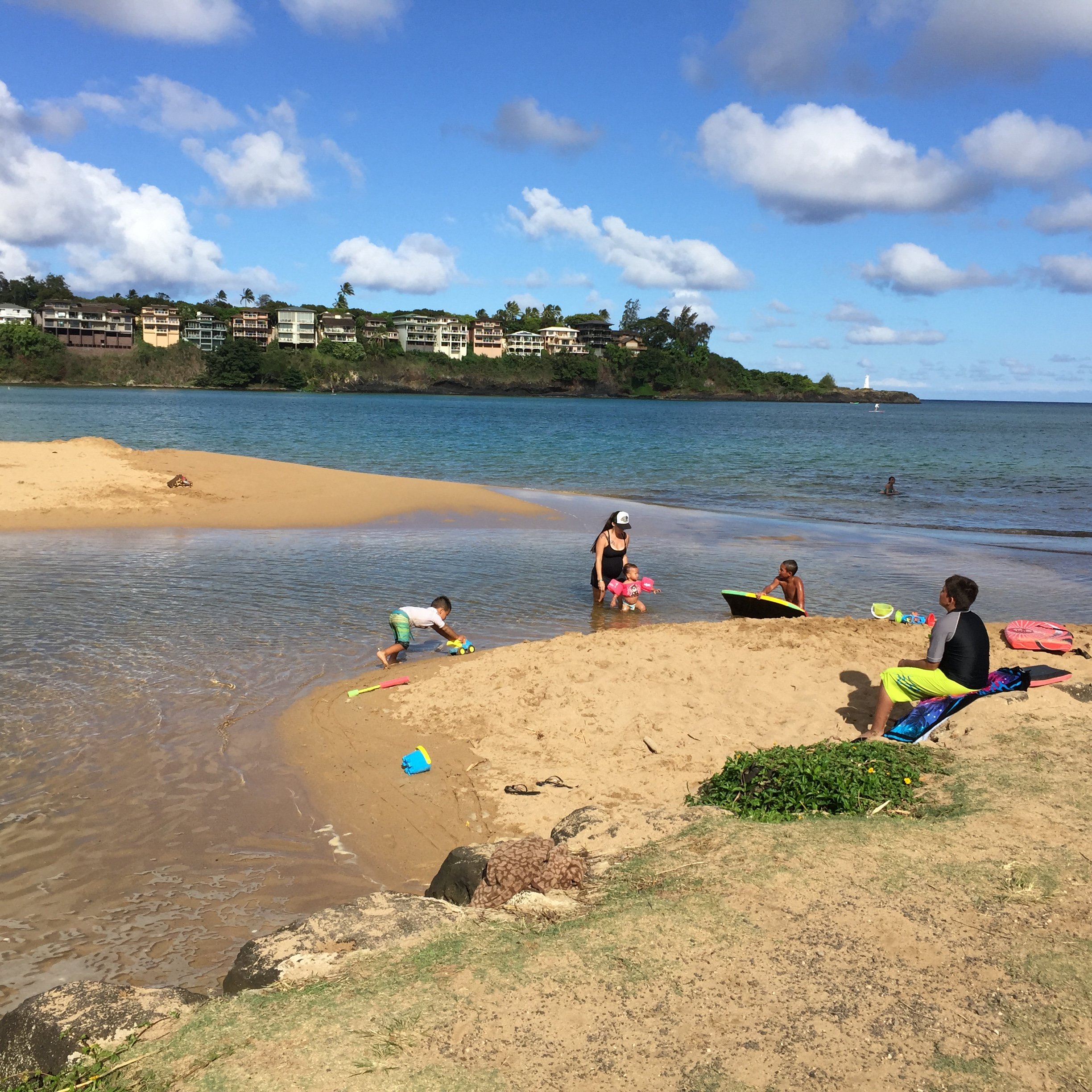 Kauai_NawiliwiliStreamKidsBabies